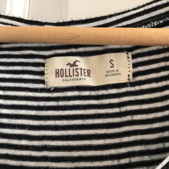 Hollister Stripped T-Shirt Size Small - Picture 4 of 5
